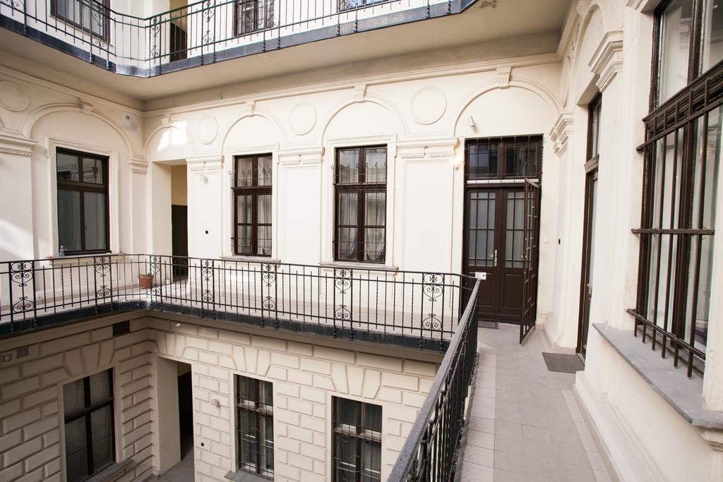 Agora Apartment Budapest Bagian luar foto