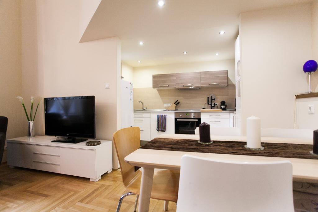 Agora Apartment Budapest Bagian luar foto